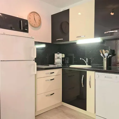 Апартаменти 4 Couchages Avec Piscine, A 300m De La Plage Richelieu, Vue Sur Aqualand. - Fr-1-249-322 *